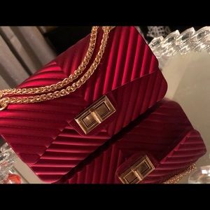 “Lady in Red” crossbody purse with gold chain